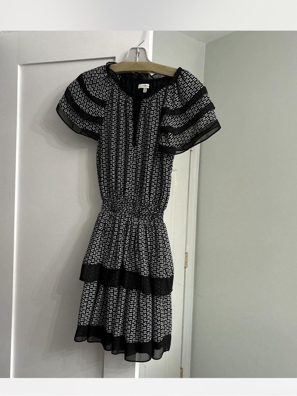 Max studio Black & White Flutter Sleeve Tiered Dress floral pattern